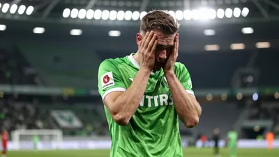 VfL Wolfsburg verspielte einen 3:0-Vorsprung und spielte 4:4 gegen Aufsteiger Cottbus, was die Aufstiegsambitionen des...
